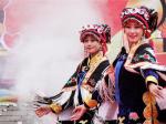 四川阿坝马尔康藏族民众载歌载舞欢庆藏历新年
