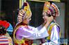 3月2日，在村委会大院，措麦村藏戏团的女演员在演出前准备。 