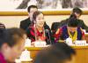 3月5日下午，十二届全国人大五次会议西藏代表团审议政府工作报告。图为全国人大代表，山南市隆子县斗玉珞巴民族乡党委副书记、乡长扎西央金结合自己家乡发生的巨大变化畅谈感受。
