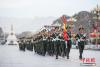 3月28日是“西藏百万农奴解放58周年”纪念日，当日拉萨布达拉宫广场举行升国旗、唱国歌仪式，农牧民、僧尼代表、教师学生等3000余人参加了纪念活动。图为国旗护卫队步入布达拉宫广场。中新社记者 何蓬磊 摄
