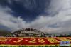 拉萨布达拉宫广场（3月28日摄）。 3月28日清晨，70岁的顿珠杰布老人早早便来到了布达拉宫广场。他将与3000余名各族各界群众一道，参加庆祝西藏百万农奴解放58周年“升国旗、唱国歌”仪式。 1959年3月28日，国务院颁布命令，在西藏施行民主改革，彻底废除“政教合一”的封建农奴制。从此，西藏百万农奴翻身得解放，将命运掌握在了自己手中。 新华社记者 晋美多吉 摄