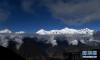 气势磅礴、形态各异的梅里雪山群峰（3月28日摄）。