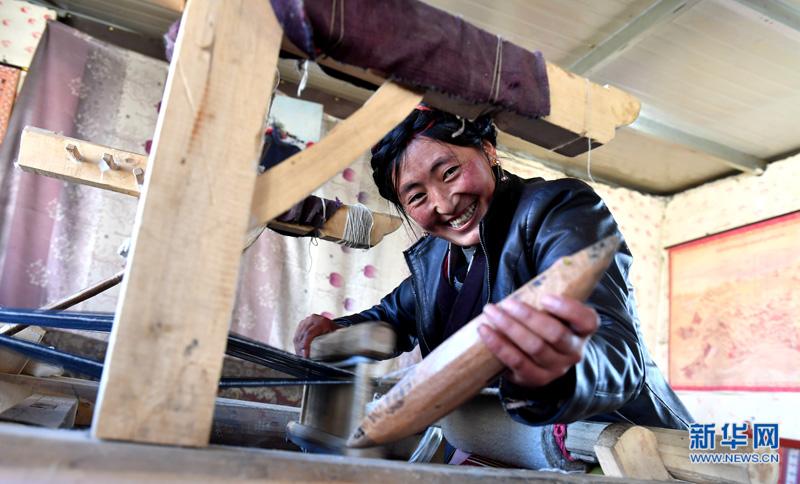 茶馆里的笑声——西藏一个偏远贫困村的喜悦