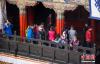 国内游客参观游览扎什伦布寺。 何蓬磊 摄
