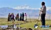 西藏日喀则市定日县夏堆村村民通过人工引水给夏让湿地补水（5月17日摄）。在珠穆朗玛峰脚下，有这样一群人，当地群众亲切地叫他们“潘得巴”（藏语，意为为民谋福利的人）。 2009年，在珠峰自然保护区管理局的支持下，次仁罗布创建了“潘得巴”协会，旨在通过民间力量促进自然保护区可持续发展，推动社区居民参与环境保护。目前，协会培养的“潘得巴”已经有400多人。近年来，在“老牛基金会”等国内公益组织的支持下，协会先后实施了传统羊圈改造、湿地补水、环境保护教育、技能培训等一系列项目。新华社记者普布扎西摄