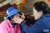 6月8日，在西藏自治区林芝市工布江达县娘蒲乡，首都医务志愿者为当地群众义诊。新华社记者 王益亮 摄