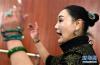 “热巴皇后”泽吉在西藏大学教授热巴舞蹈（5月4日摄）。 新华社记者 普布扎西 摄