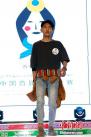 图为6月22日，来自玉树州的选手龙智丹增T台走秀。中新社记者 胡贵龙 摄