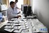 在位于四川甘孜藏族自治州的中国科学院成都山地灾害与环境研究所贡嘎山高山生态系统观测试验站，科研人员在检测空气质量（6月22日摄）。