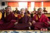 7月10日，西藏佛学院首届少年活佛班7名学员完成三年小学阶段任务，顺利毕业。图为少年活佛班学员背诵《入菩萨行论》。毕业典礼后西藏佛学院举行首届少年活佛班的小学毕业成果展示活动。 中新社记者 何蓬磊 摄