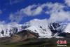 阿尼玛卿雪山，其主峰最高海拔6282米。 胡贵龙 摄