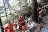 武警西藏森林总队的官兵在灭火（资料照片）。新华社发（王克 摄）