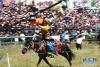 8月13日，骑手在赛马节开幕上表演马术。新华社记者 黄晓勇 摄