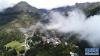 云雾缭绕的卡久寺（8月30日摄）。新华社记者 普布扎西摄
