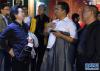 这是西藏藏剧团团长班典旺久(前右二)与中国评剧院前院长王亚勋(前左一)进行交流(9月14日摄)。新华社记者 唐召明 摄