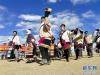 10月8日，西藏班戈县普保镇雄杜村牧民载歌载舞。