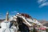 目前，西藏布达拉宫已经被粉刷一新，在“日光城”拉萨初冬阳光的映照下，更显威严与庄重。