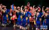 由来自中国甘肃省民族歌舞团的艺术家奉献的“魅力西部”歌舞演出。新华社记者李颖摄