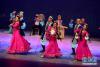 7月6日，在埃及开罗歌剧院，来自中国新疆维吾尔自治区艺术剧院的演员表演歌舞。