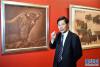 12月28日，西藏牦牛博物馆馆长吴雨初在广州艺术博物院为观众讲解展出的艺术作品。新华社记者 梁旭 摄