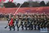 1月1日晨，北京天安门广场举行隆重的升国旗仪式，这是由人民解放军担负国旗护卫任务后，首次举行的升旗仪式。 新华社记者申宏摄