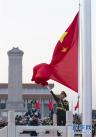 1月1日晨，北京天安门广场举行隆重的升国旗仪式，这是由人民解放军担负国旗护卫任务后，首次举行的升旗仪式。 新华社记者琚振华摄