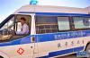 在普玛江塘乡卫生院，旺扎发动120急救车准备出诊(1月14日摄)。新华社记者 张汝锋 摄