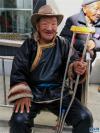 90岁的嘎玛旦增老人正在讲述自己的故事。新华网 殷小燕 摄