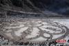 图为当地藏族民众制作的冰沙玛尼。中新社记者 罗云鹏 摄