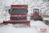 记者2月7日从武警某部获悉，昨日，阿里地区普兰县、日喀则市萨嘎县等西藏西部多地突降大雪，路面平均积雪厚度近10厘米，造成219国道新藏公路部分路段受阻，导致80余名人员和40余台车辆被困。