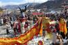 2月24日农历正月初九，四川省雅安市宝兴县硗碛藏族乡藏族群众表演传统民俗杂技“天鹅孵蛋”。