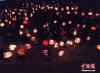 3月1日晚，农历正月十四，甘肃舟曲县东山镇300余名村民在农田上转灯转出“国泰民安”。