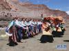 西藏日喀则市萨嘎县旦嘠乡农牧民在排演“甲谐”舞(2月26日摄)。 