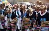 3月17日，山南市乃东区门中岗村妇女参加春耕开犁仪式。新华社记者 觉果 摄