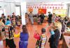 山南市琼结县集中供养中心的老人们与“儿女们”一起舞动幸福生活。记者 洛桑 摄