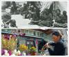 上图：旧西藏拉萨贫民窟。（资料图片）下图：江孜县江孜镇江嘎村边仓老阿妈在新盖的宽敞明亮的藏式二层楼房阳台上浇花，享受新生活的甜头。青阳多旦 摄