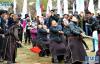 3月30日，林芝市巴宜区真巴村的村民在进行拔河比赛。新华社记者 张汝锋 摄