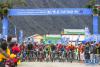 5月1日，2018第六届环巴松措国际山地自行车越野竞速赛在西藏林芝的巴松措国家森林公园举行。赛道全程99公里，平均海拔超过3600米，此次比赛共吸引了138名国内外自行车运动员参赛。当日，参赛选手从起点出发。新华社发（刘剑璞摄）