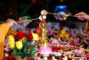 5月22日，中国佛教协会在北京灵光寺举办2018年佛诞节庆祝活动。中国佛教协会会长学诚等分别与汉传佛教、南传佛教、藏传佛教界代表共同主法，诵经礼佛。随后的浴佛仪式上，包括与会嘉宾、信众在内的千余人有序地以净水灌沐释迦太子像。 中新社记者 富田 摄