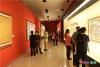 展览吸引了许多对唐卡艺术充满兴趣的观众（摄影：中国网记者 苏文彦）