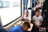 5月30日，65名广东普宁市华美实验学校高三青海玉树班藏族同学从深圳火车站乘坐广铁Z230次列车返乡备战高考。