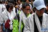 6月9日，合肥市第三十五中学西藏班的初三毕业生准备离开校园。新华社记者 张端 摄