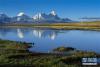 在西藏日喀则，雪山映衬下的多庆错国家湿地公园风景如画(7月27日摄)。