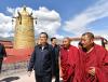 李克强总理7月26日下午来到拉萨市大昭寺看望慰问西藏宗教界爱国人士。