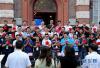 8月5日，上海市第三批援藏教师在出征仪式上。