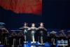 8月13日，中央民族大学舞蹈学院学生在表演原创西藏舞蹈《梦宣》。 新华社记者 潘旭 摄
