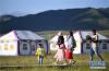 游客在甘南藏族自治州碌曲县尕海镇尕秀村帐篷城度假区游玩（8月10日摄）。新华社记者 陈斌 摄
