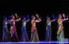 8月15日，北京舞蹈学院中国民族民间舞系的演员在表演群舞《玄音鼓舞》。 新华社记者 刘东君 摄