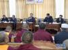 这是8月25日，汪洋在拉萨色拉寺看望西藏自治区寺管会干部和僧人代表并座谈。　新华社记者 王晔 摄