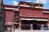 西藏萨迦寺一角（9月12日摄）。